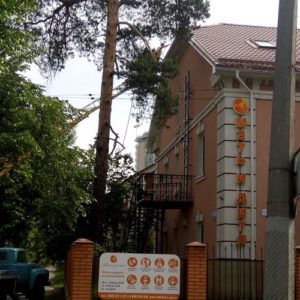 Мийка фасаду будівлі компанії «Мати і дитя»